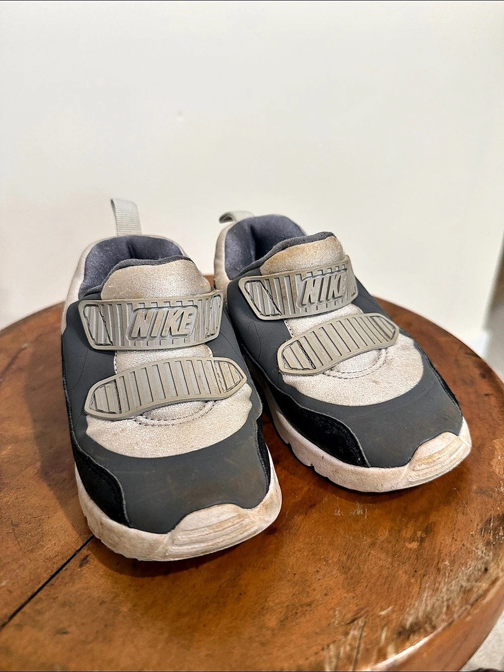 Nike Air Max Kids Gray & Black Sneakers size 9